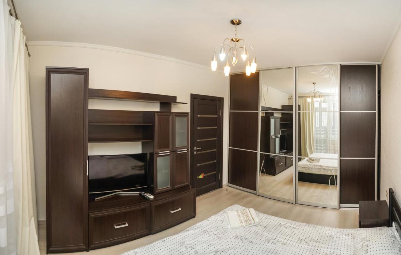 On Chornovola 27 * Київ